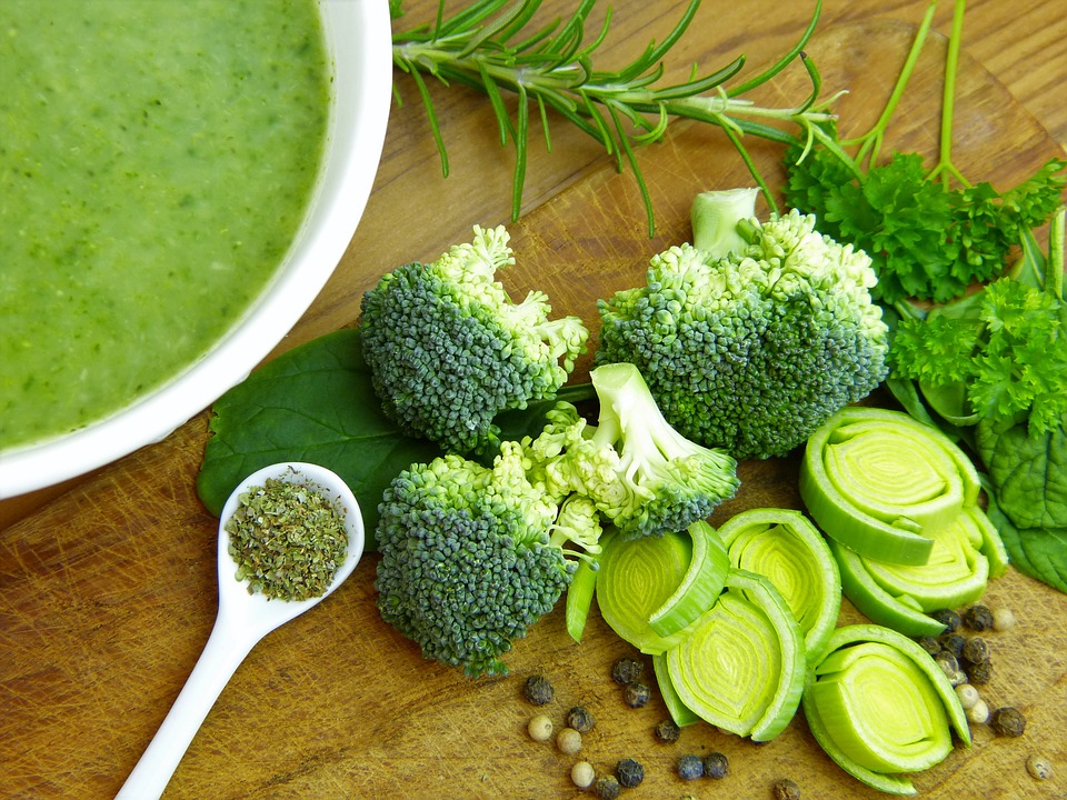 alimentación-saludable-con-brócoli