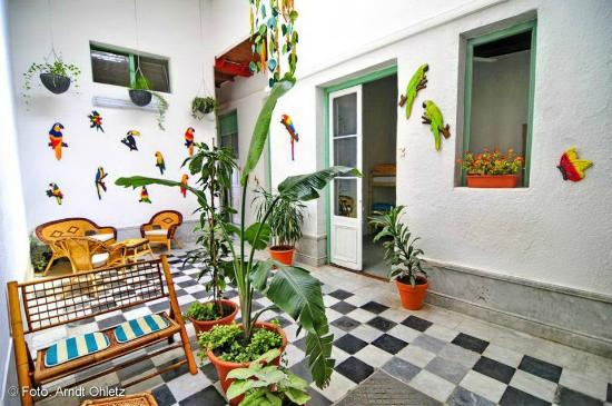 casa ecológica con jardines colgantes
