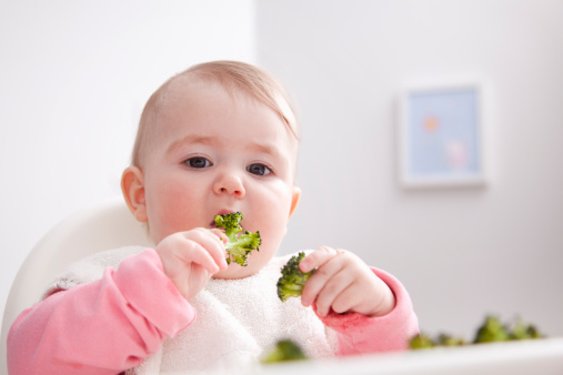 como ayudar a mi bebé a comer verduras